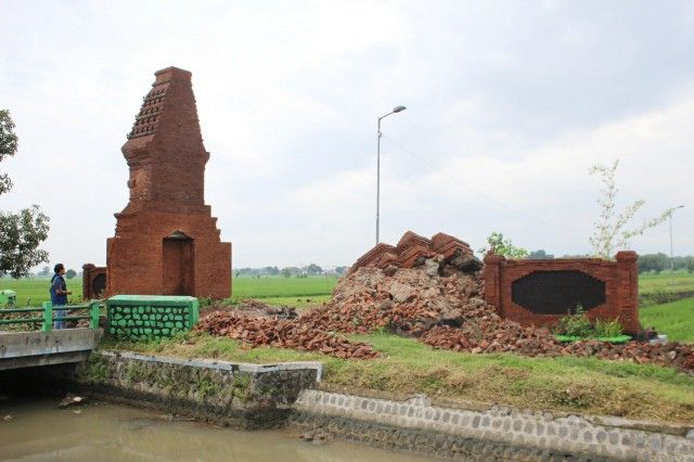 Gapura Desa Kedung Kembar Roboh