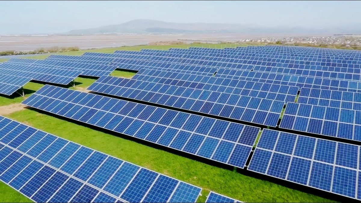 Pembangkit Listrik Tenaga Surya (PLTS) Bisa Diterapkan di 7.000 Desa