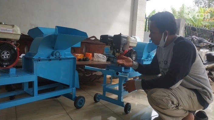 Inovasi Pemuda Desa Jombang Ciptakan Mesin Pencacah Batang Jagung